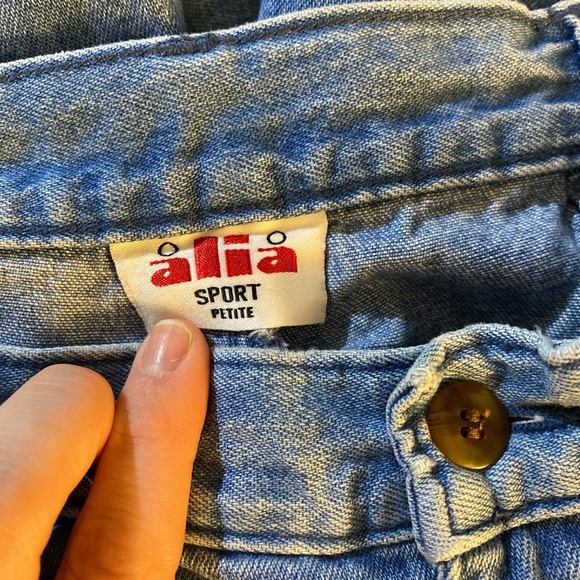 Vintage 90’s Alia Sport Petite Faded Elastic Waist Lightly Distressed Jeans - Picture 3 of 4